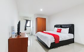RedDoorz near Palembang Trade Center 3